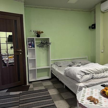 יירבאן Vahe'S Family Guest House Front מראה חיצוני תמונה