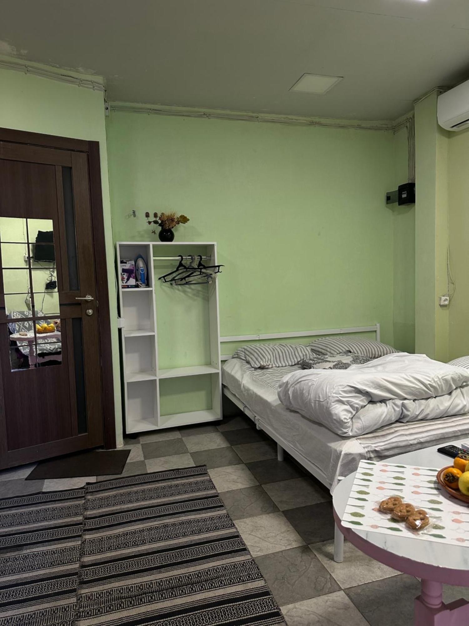 יירבאן Vahe'S Family Guest House Front מראה חיצוני תמונה