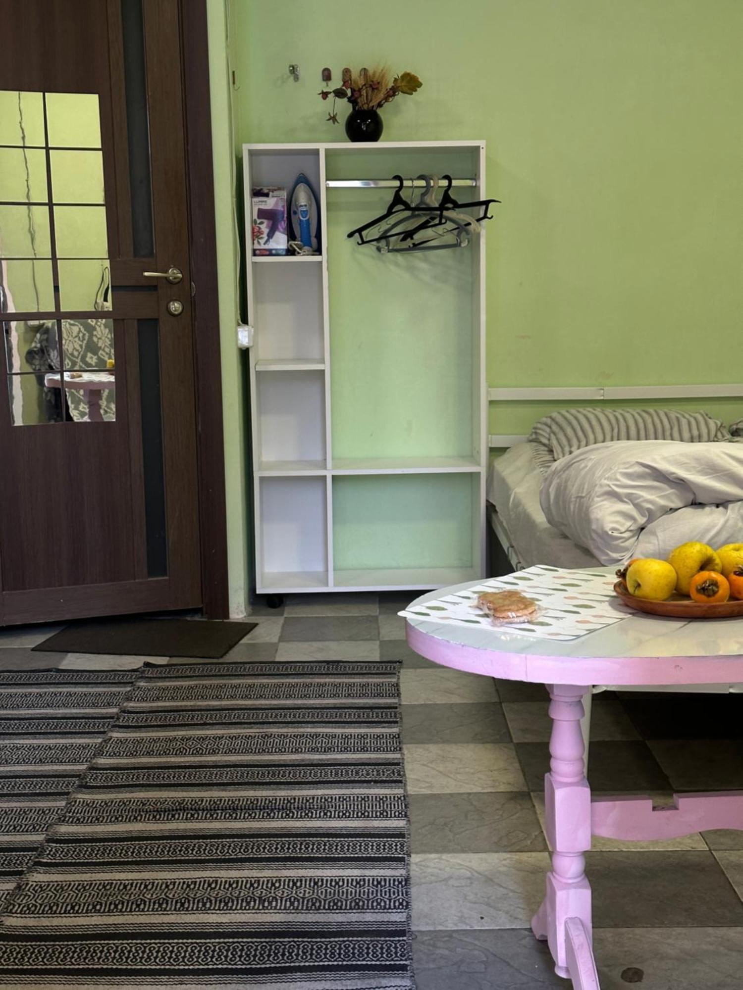 יירבאן Vahe'S Family Guest House Front מראה חיצוני תמונה