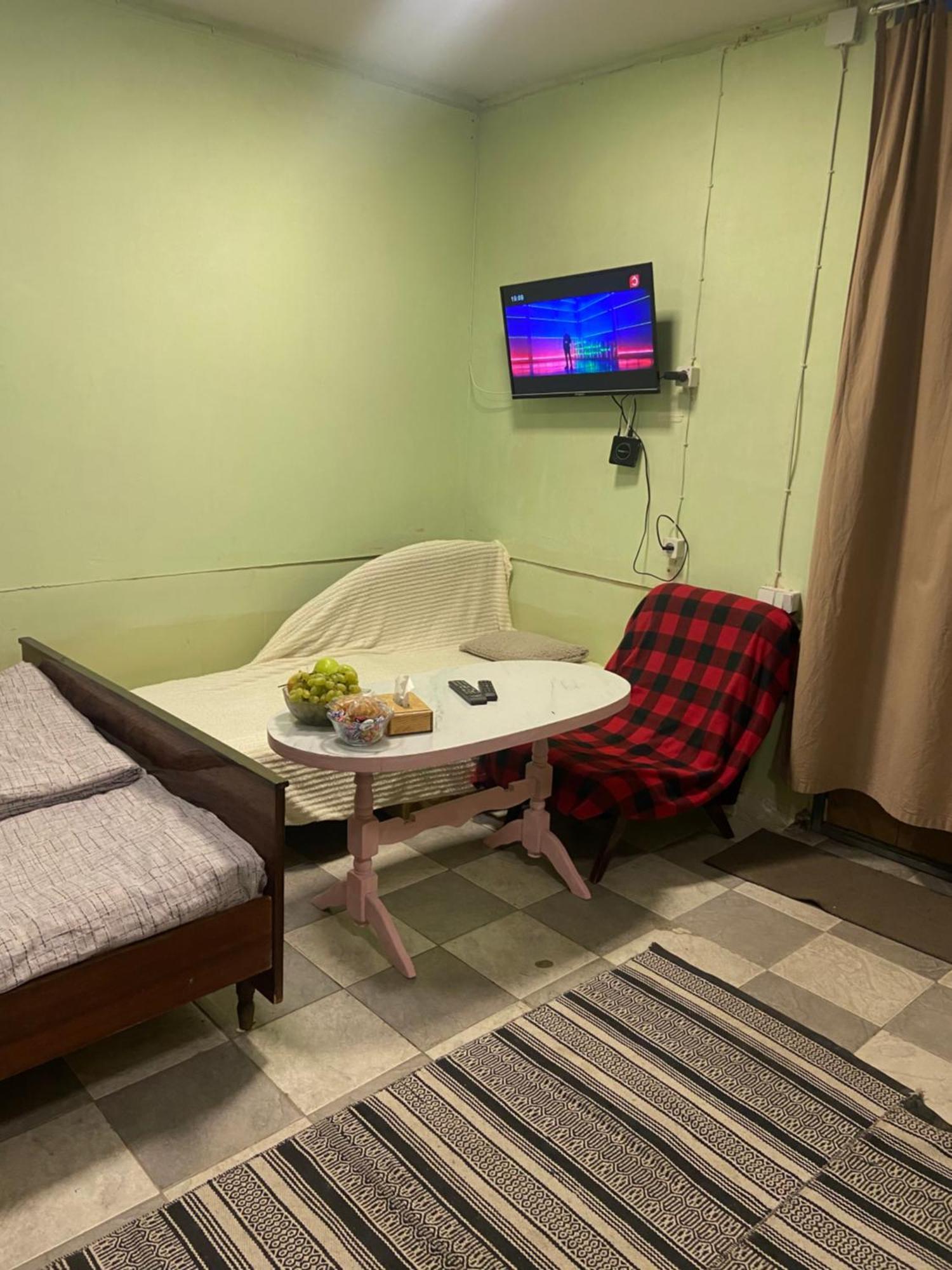 יירבאן Vahe'S Family Guest House Front מראה חיצוני תמונה